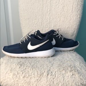 NIKE roche runs